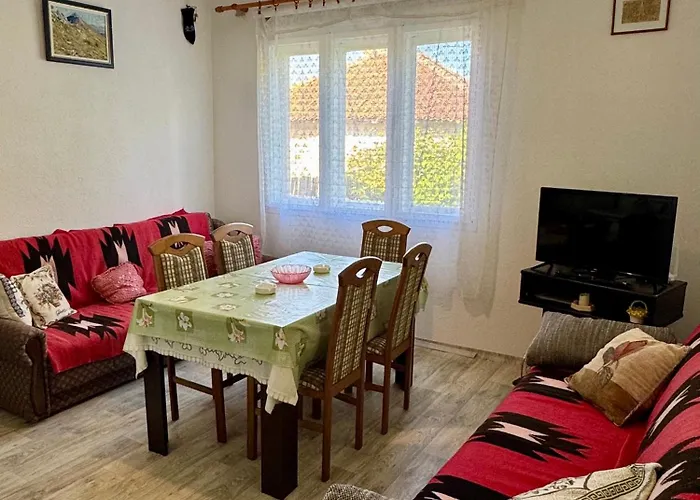 Дом отдыха Idila Pod Rtnjem - Najam Cele Vikendice Sa Bazenom *